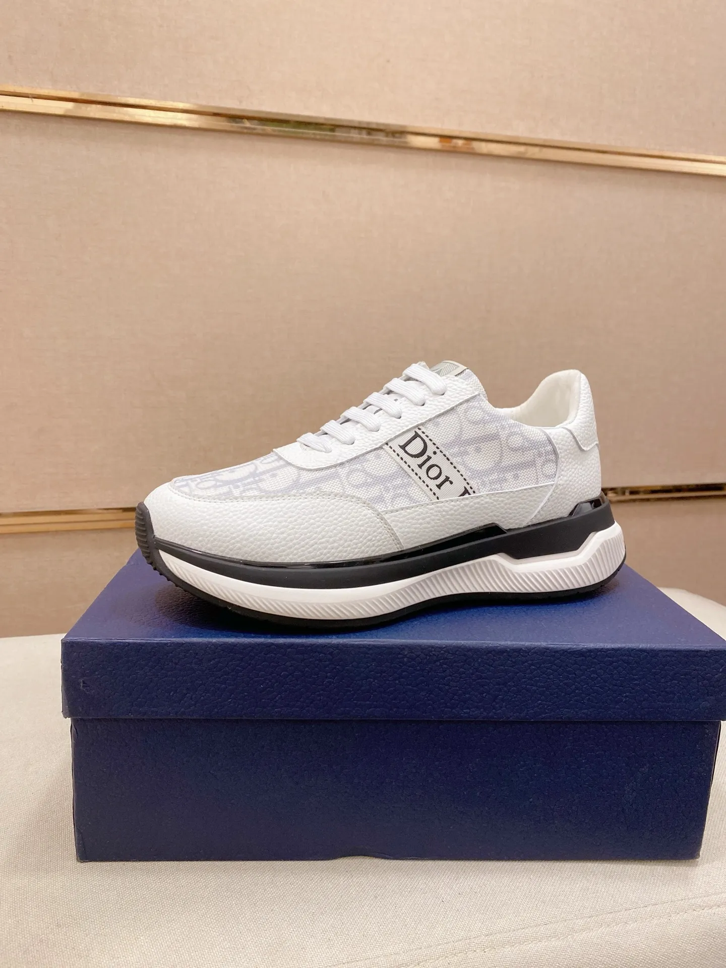 Men's shoes💰 462💰🇮🇹🇮🇹Dior d The new model is on sale at the same time at the counter. The upper 🇮🇹 is imported Italian first-layer cowhide, and the lining is fully imported sheepskin 💪💪. It is a complete 1⃣️ to 1⃣️ replica 🇮🇹💪💪, ⚠ Sole: The original sole is specially provided by the original factory. The exclusive movable molded sole is super comfortable. ⚠Original factory single goods, 🔍🔍high quality, you can enter and leave the counter at will, welcome to compare⚠. Code number:38-44